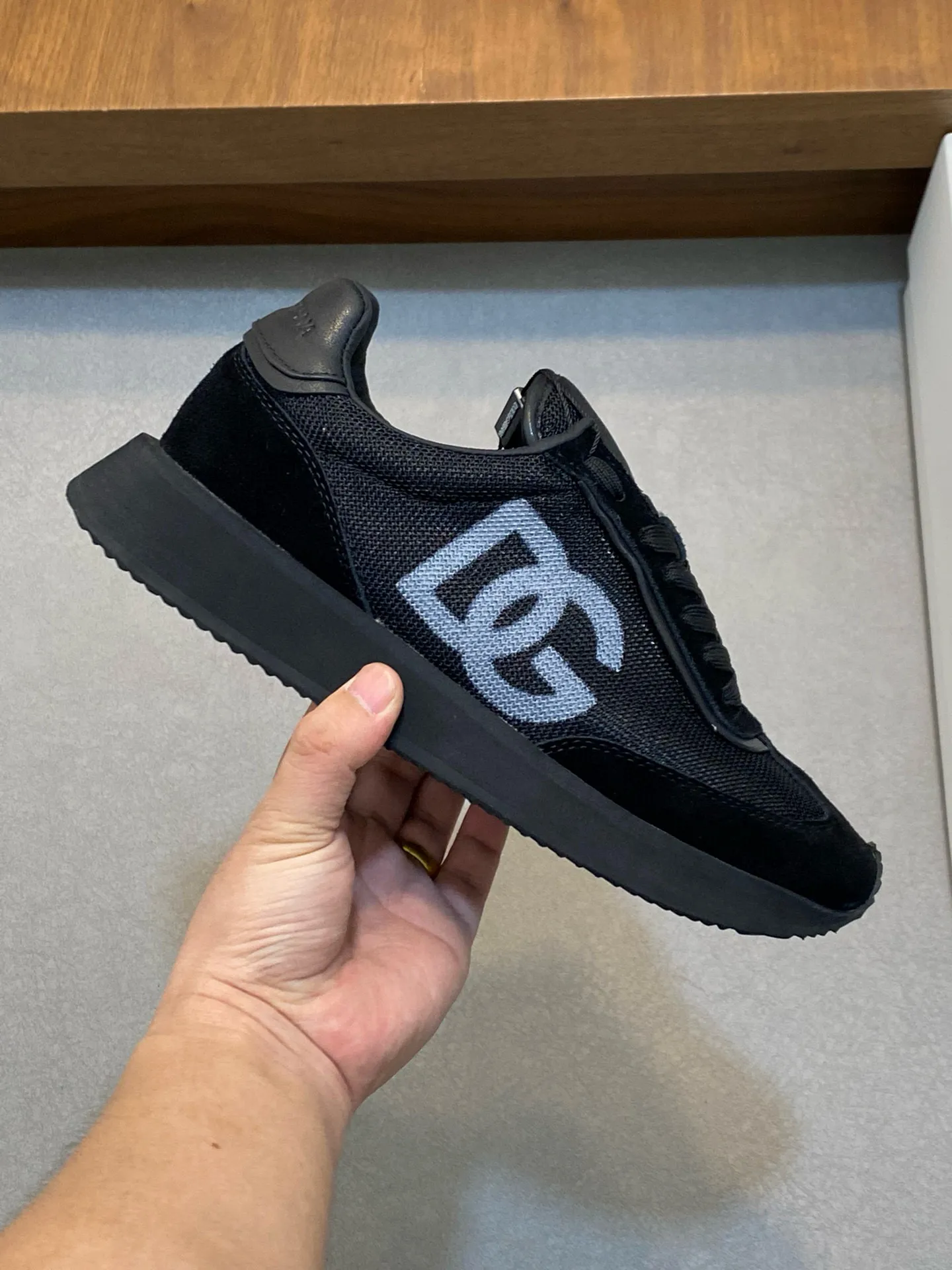 Factory price: 458💰••New products••Dolce&Gabbana••DG✔️High-end men's sports•casual shoes. Original goods from top counters. Original imported cowhide, multi-material splicing design ➕Imported cowhide lining, cowhide feet ➕Original TPR elastic outsole. Size: 39-44 (38, 45 customized)